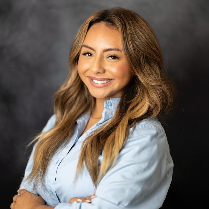A professional photograph of a smiling young woman ready to start a conversation about digital marketing.